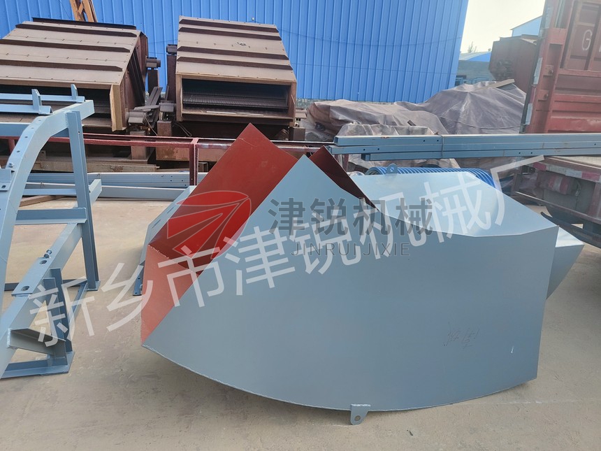 江西大傾角皮帶輸送機發貨裝車現場圖-5