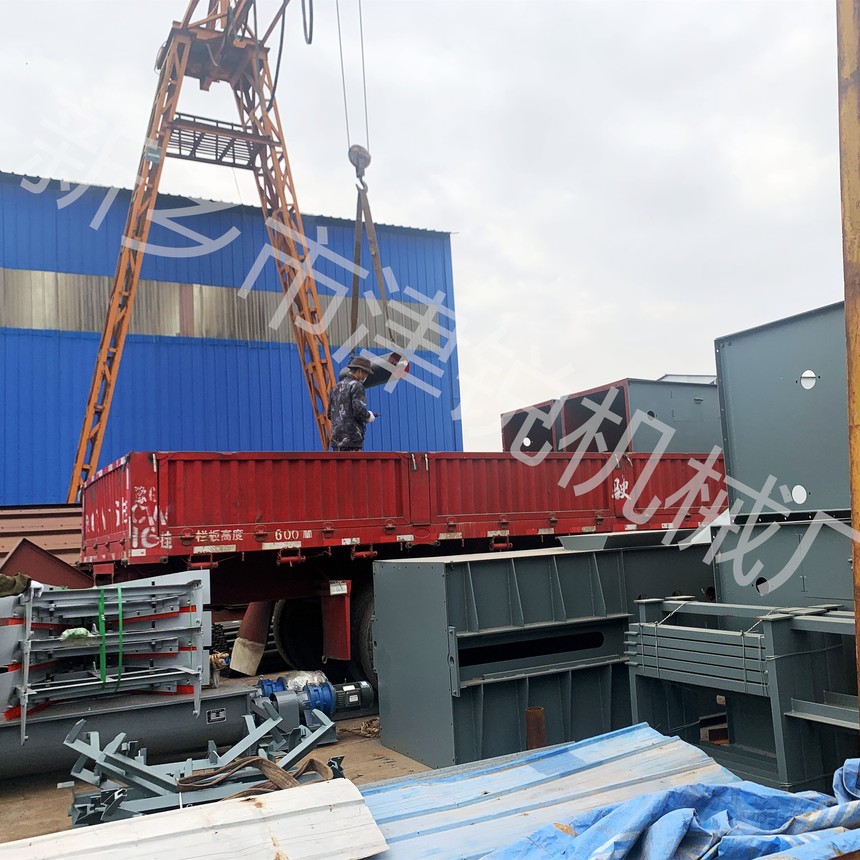 安徽封閉式大傾角皮帶機，振動給料機發貨現場-9