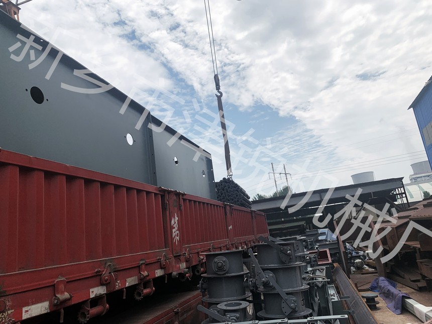 安徽封閉式大傾角皮帶機，振動給料機發貨現場-7