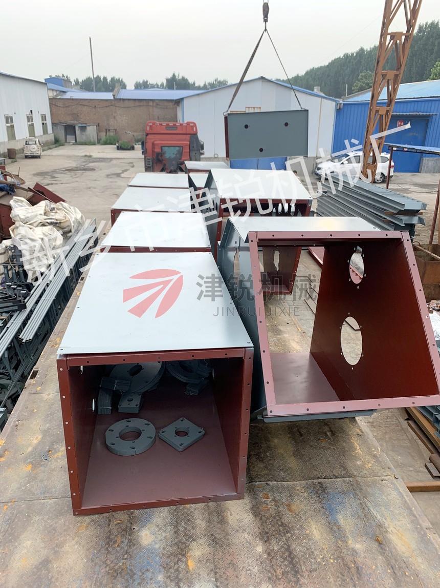 孟州封閉式大傾角皮帶輸送機發貨現場-3