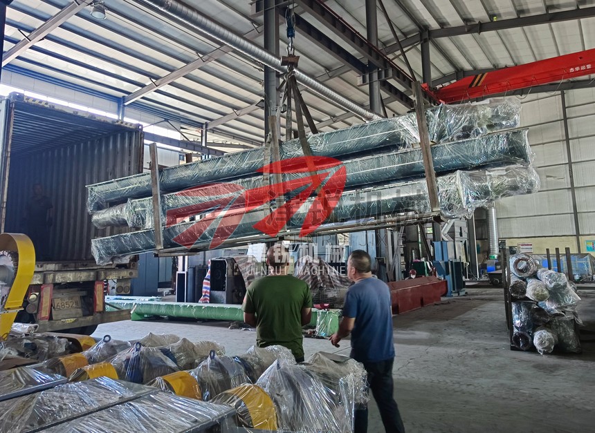 出口越南的螺旋輸送機(jī)發(fā)貨現(xiàn)場實(shí)拍-3