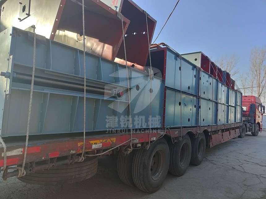 TD75型平皮帶輸送機發(fā)貨現(xiàn)場-10